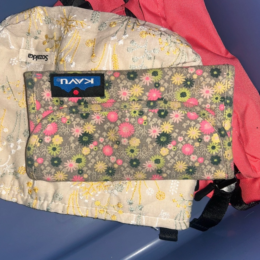Kavu Kids Floral Coin Wallet in Pink, Green & Gray